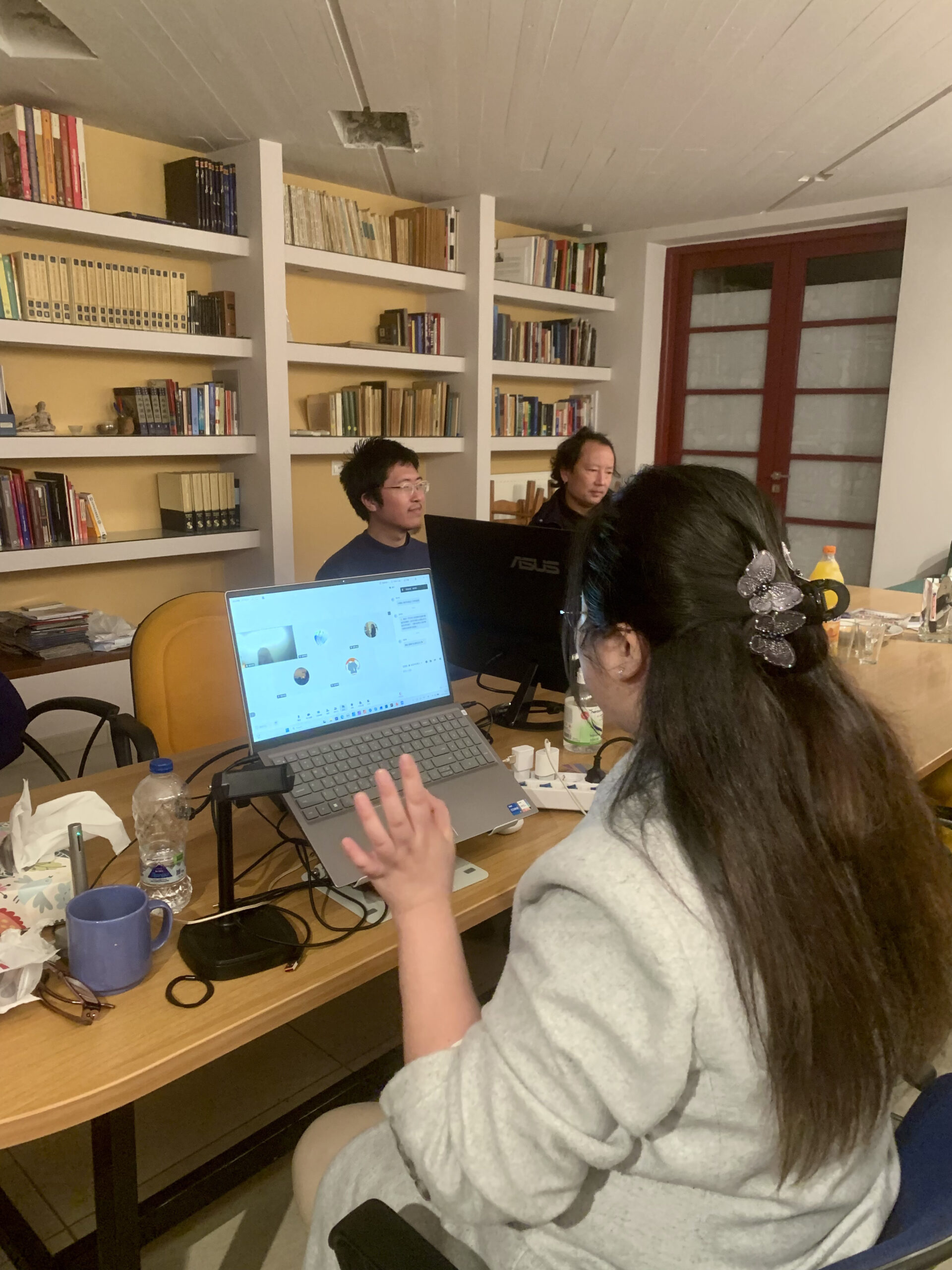 (Forum Discussion) Sharing Paths, Crossing Borders: A Hybrid Student Dialogue